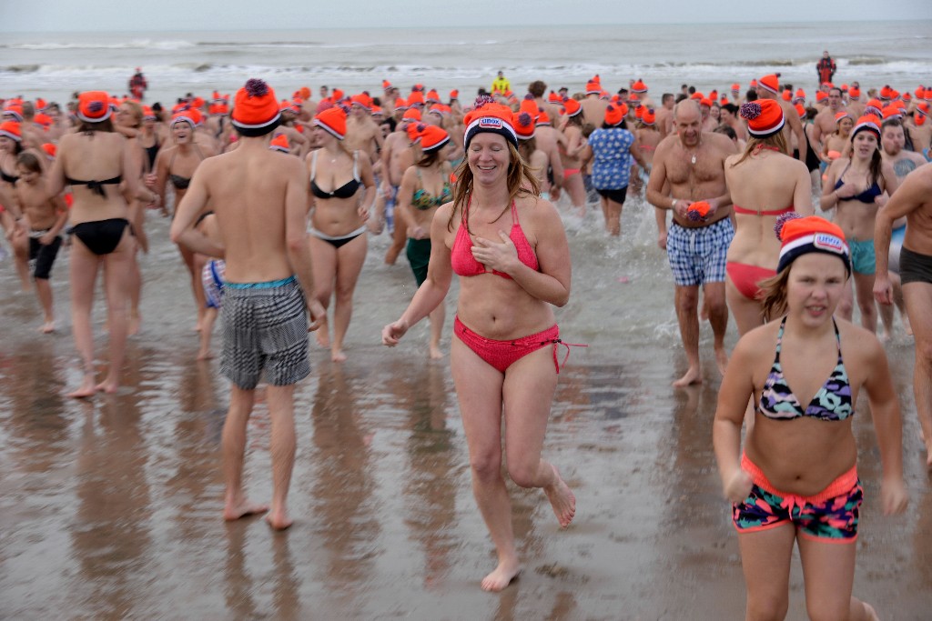 ../Images/Nieuwjaarsduik Nederzandt 2016 069.jpg